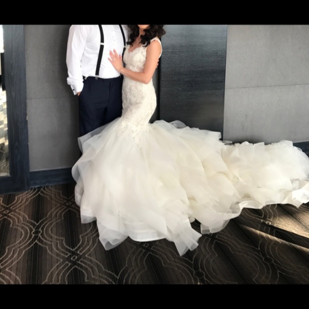 Stunning Eve of Milady wedding gown - Picture 2 of 4
